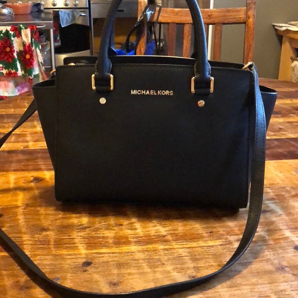 Michael Kors Handbags - TRADE FOR BUGFUNDS 😍❤️Michael Kors Selma purse💘
